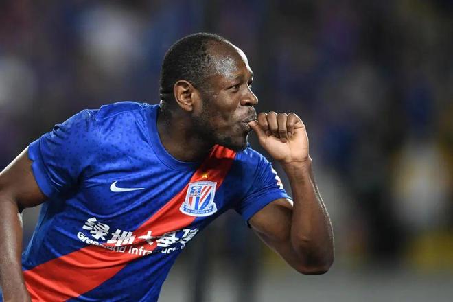 今晚体能课后，法兰克福篮板制胜备战意甲，压力陡增，轮换策略成焦点(0708火箭阵容)