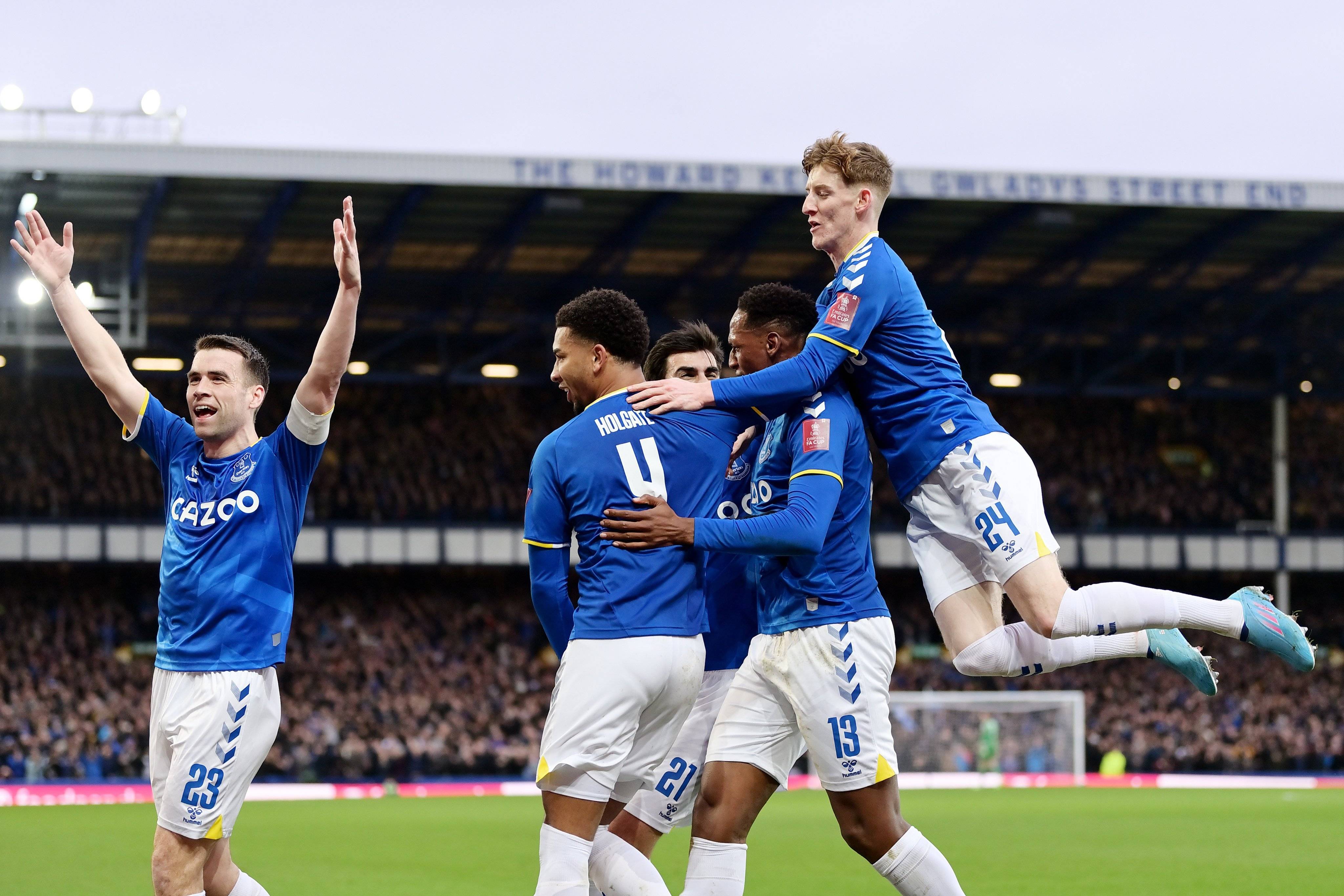 关于纽卡斯尔赛前刷新队史纪录，志在足总杯名次提升，赛场秩序良好，年轻球员得到机会的信息